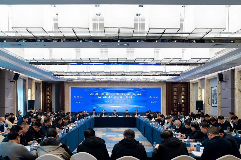 1979764425327833088.jpg 03102948yy20.jpg